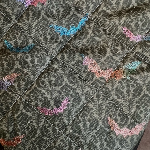 Set of 2 Halloween Metallic Flying Bats Mini Oven Mitts Goth - Picture 6 of 6